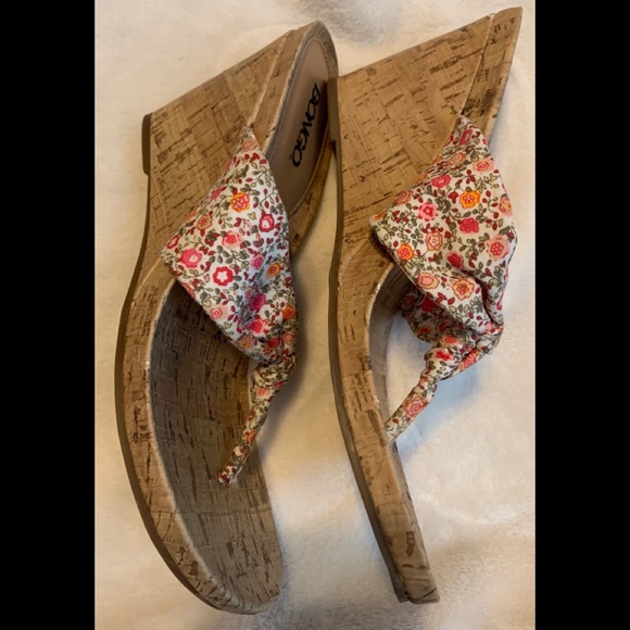 Bongo Cork Wedge Sandals Size 8 Fabric Uppers - Picture 5 of 5